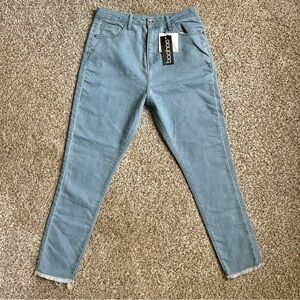 🦋 NWT Boohoo Blue Denim Frayed Bottom Highrise Skinny Jeans Size 8